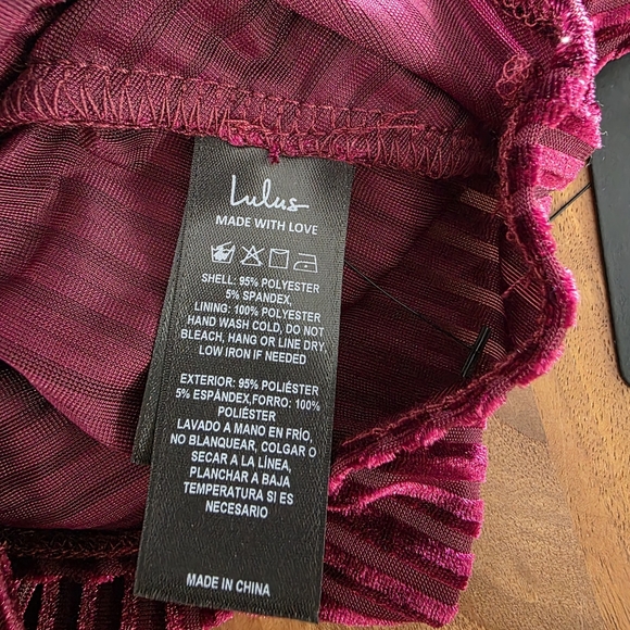 Lulu's Always Alluring Burgundy Striped Velvet Cutout Long Sleeve Top Sz XS NWT - Picture 12 of 12